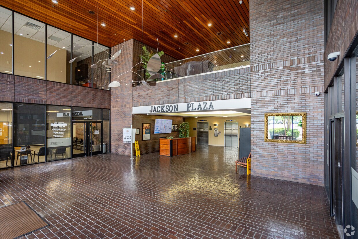 Jackson Plaza Clinton TN